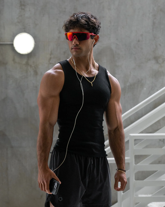 🌬️ Premium Ultra-Soft Fitted Men's Tank – Crafted from a breathable, moisture-wicking blend that feels silky against the skin. A stretchy, form-fitting base layer for workouts, casual wear & layering under shirts ☁️