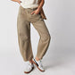 💃 Women's Retro Mid-Rise Wide-Leg Jeans – Curved fit that flatters the waist & hips, wide-leg silhouette for an elongated look. Perfect for casual days & dressed-up evenings 🌸