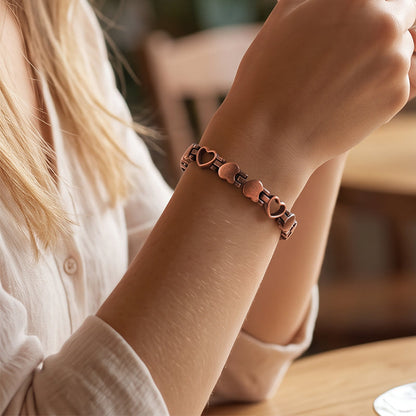 Elegant Heart-Linked Magnetic Bracelet 💖 Hearts That Click Together – A Beautiful, Easy-Fastening Symbol of Love ✨