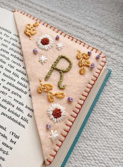 (🎅Christmas Pre-sale 49% OFF) 🎁Personalized Embroidered Corner Bookmark